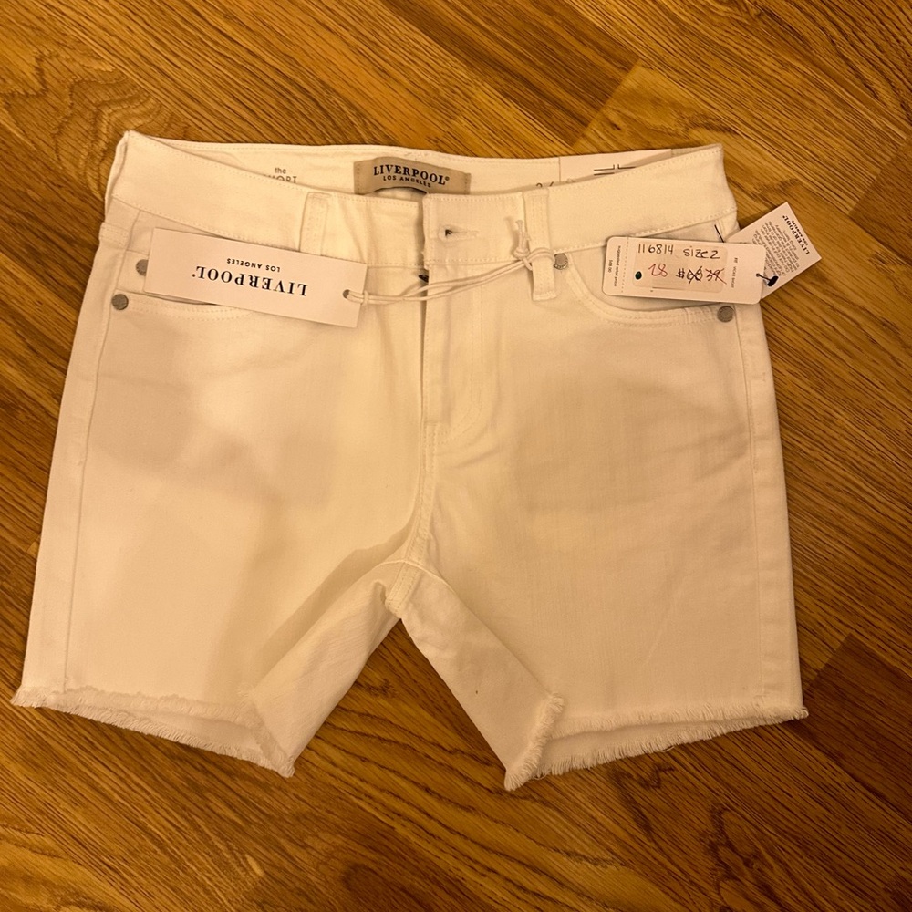 NWT Liverpool Vickie Short. Size 2. Stretch